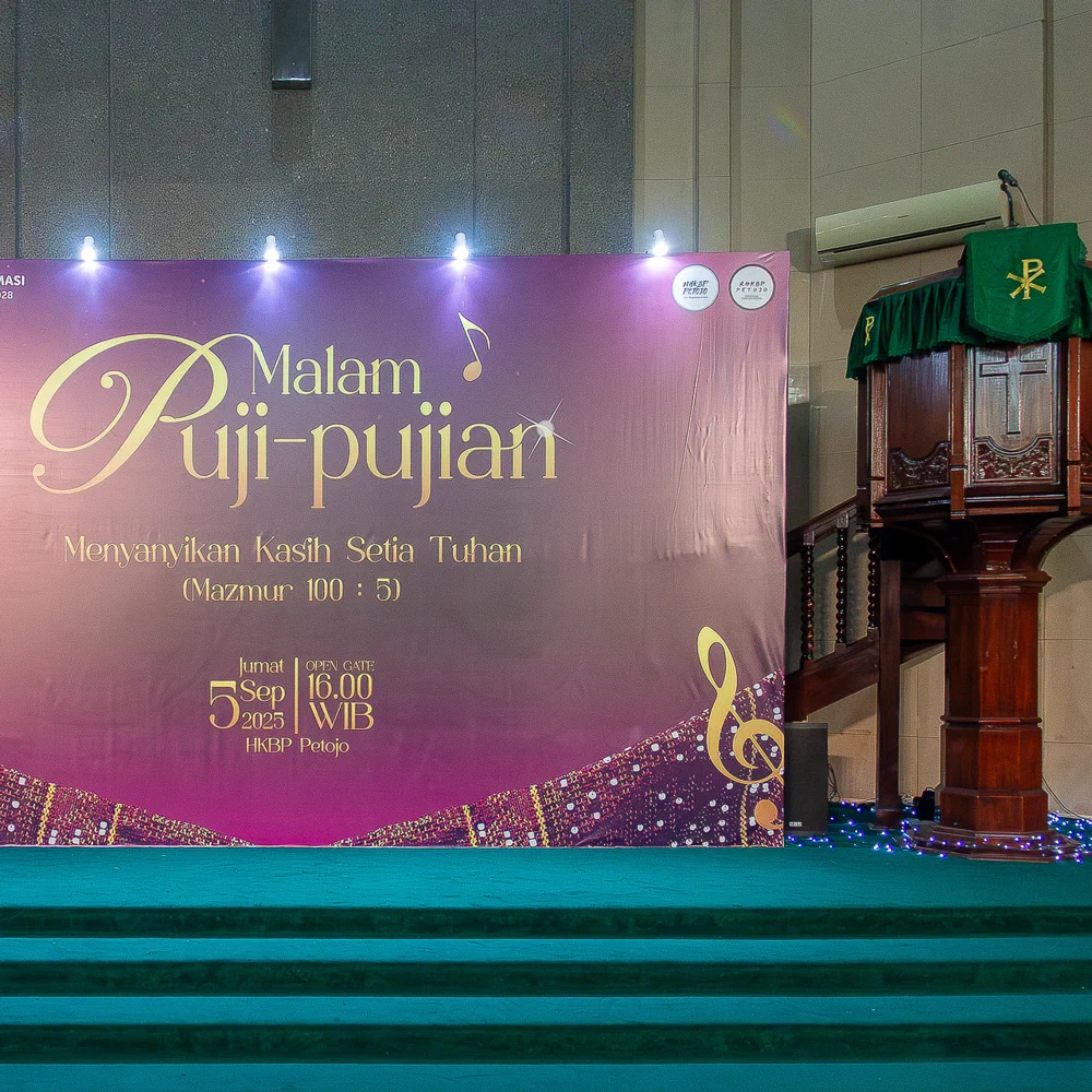 Malam Puji-Pujian RNHKBP Petojo 2025